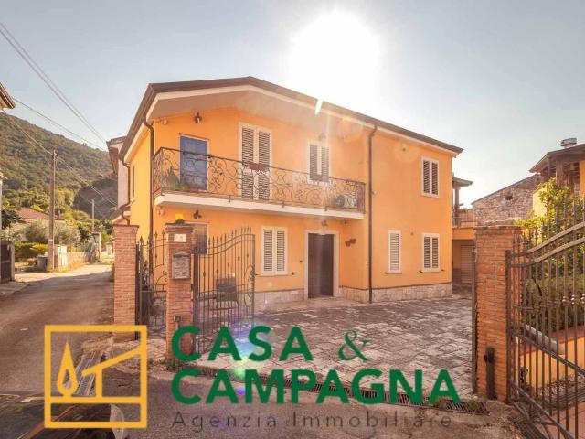 Villa Indipendente in vendita a Dragoni, Campania