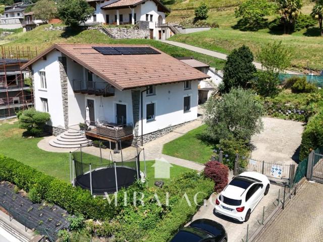 Villa Indipendente in vendita a Dubino, Lombardia