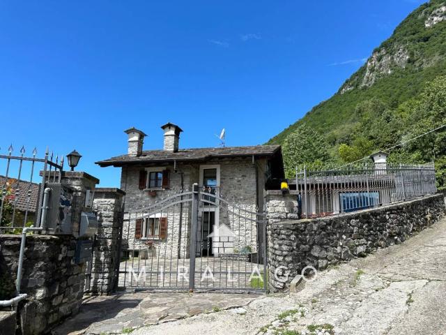 Villa Indipendente in vendita a Dubino, Lombardia