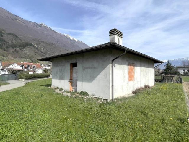 Villa Indipendente in vendita a Dubino, Lombardia