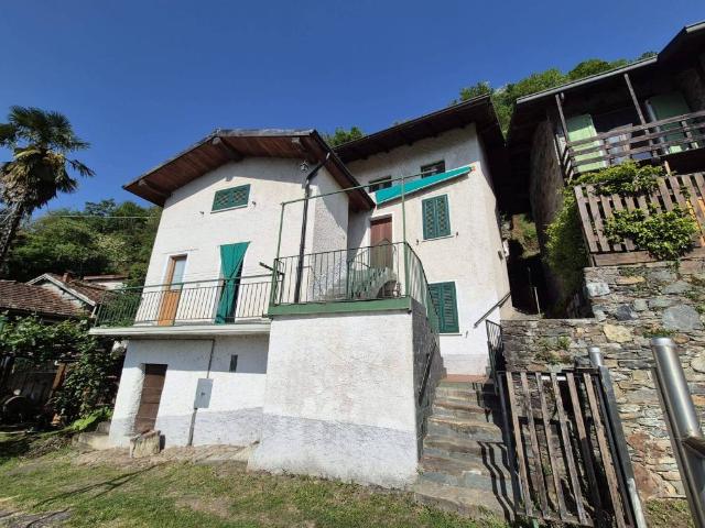 Villa Indipendente in vendita a Dubino, Lombardia