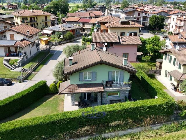 Villa Indipendente in vendita a Dubino, Lombardia