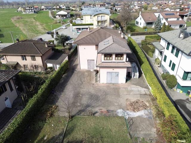 Villa Indipendente in vendita a Dubino, Lombardia