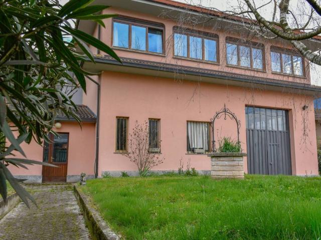 Villa Indipendente in vendita a Dubino, Lombardia