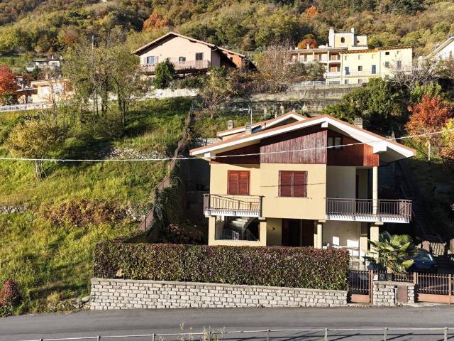 Villa Indipendente in vendita a Dubino, Lombardia