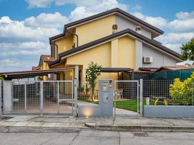 Villa Indipendente in vendita a Carrara San Giorgio, Veneto