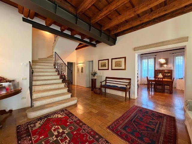 Villa Indipendente in vendita a Carrara San Giorgio, Veneto