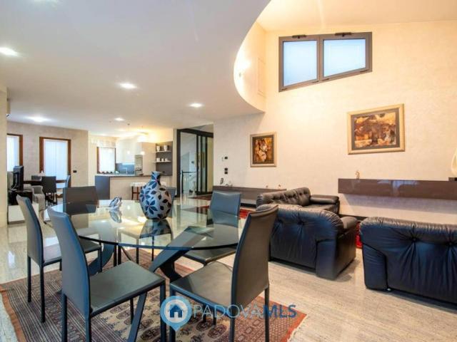 Villa Indipendente in vendita a Carrara San Giorgio, Veneto