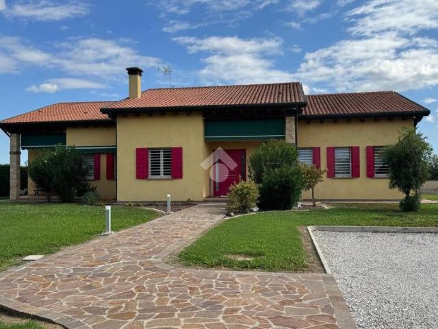 Villa Indipendente in vendita a Carrara Santo Stefano, Due Carrare