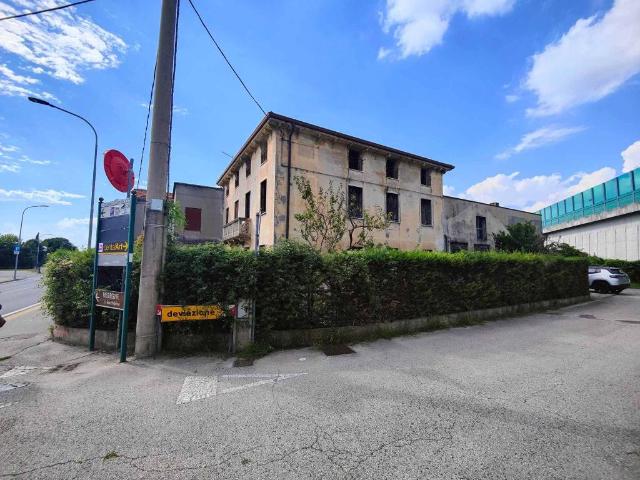Villa Indipendente in vendita a Passo di Riva, Dueville
