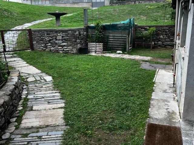 Villa Indipendente in vendita a Due Cossani, Dumenza
