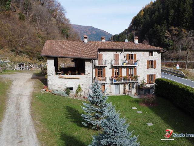 Villa Indipendente in vendita a Comunità montana della valle Camonica, Edolo
