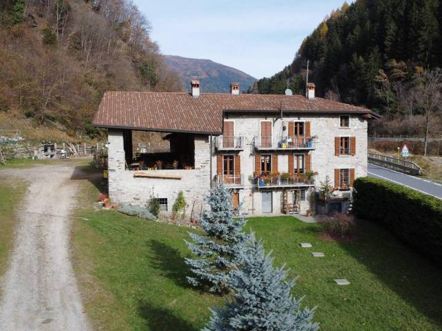 Villa Indipendente in vendita a Comunità montana della valle Camonica, Edolo