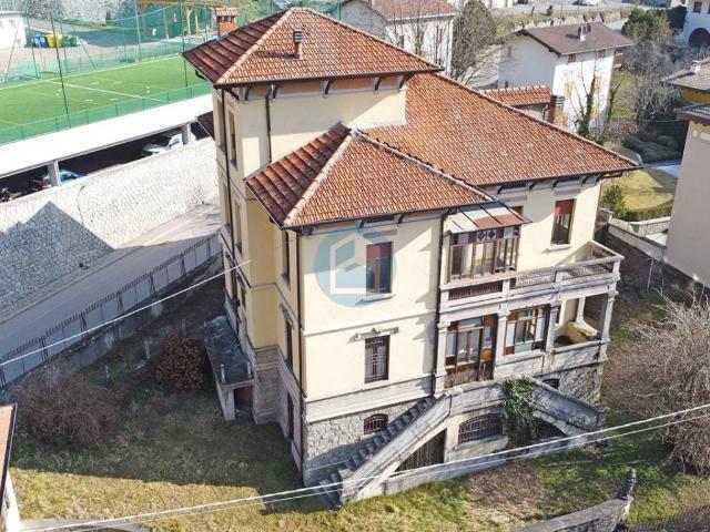 Villa Indipendente in vendita a Comunità montana della valle Camonica, Edolo