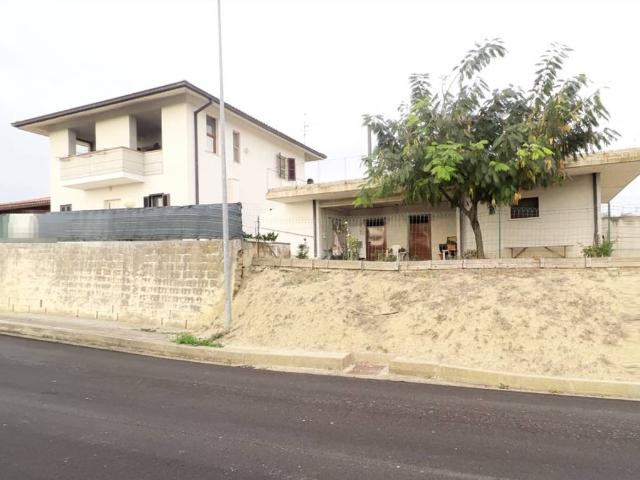 Villa Indipendente in vendita a Bastioni, Elice