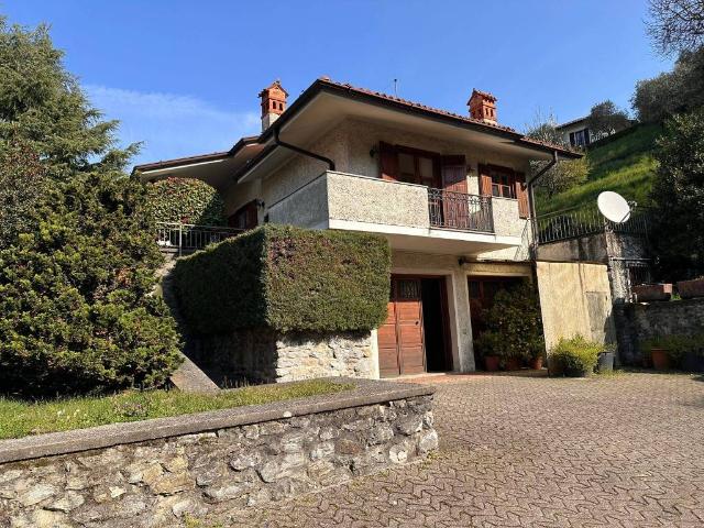 Villa Indipendente in vendita a Ello, Lombardia