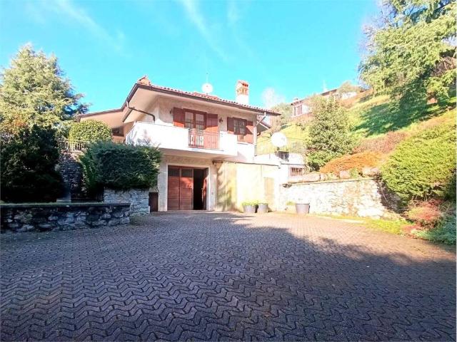 Villa Indipendente in vendita a Ello, Lombardia