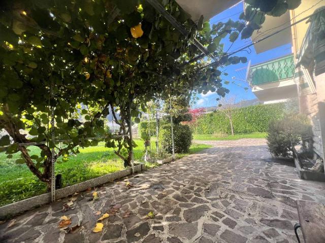 Villa Indipendente in vendita a Endine Gaiano, Lombardia