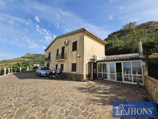 Villa Indipendente in vendita a Enna Bassa, Enna