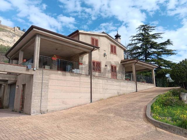 Villa Indipendente in vendita a Enna Bassa, Enna