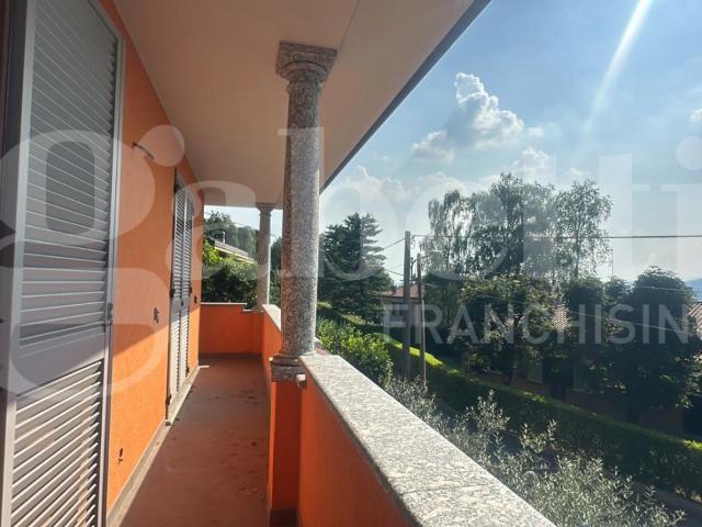 Villa Indipendente in vendita a Crevenna, Erba