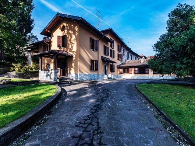 Rustico in vendita a Cassina Mariaga, Erba