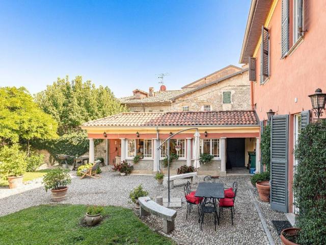 Villa Indipendente in vendita a Crevenna, Erba