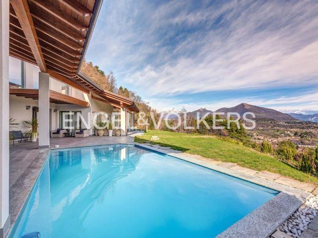 Villa Indipendente in vendita a Crevenna, Erba