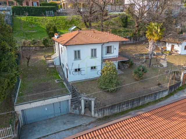 Villa Indipendente in vendita a Crevenna, Erba
