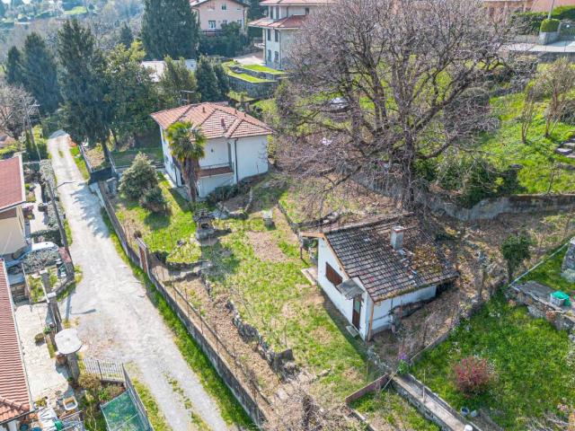 Villa Indipendente in vendita a Crevenna, Erba