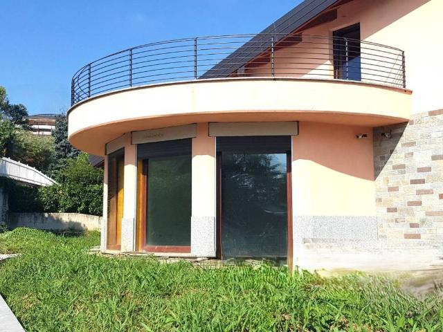 Villa Indipendente in vendita a Cassina Mariaga, Erba