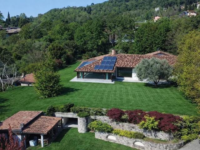 Villa Indipendente in vendita a Crevenna, Erba