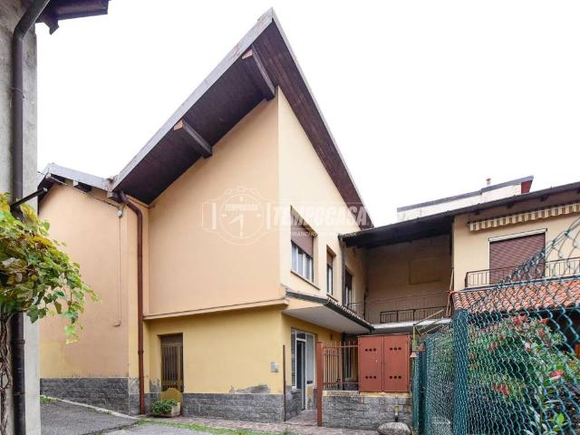 Villa Indipendente in vendita a Crevenna, Erba