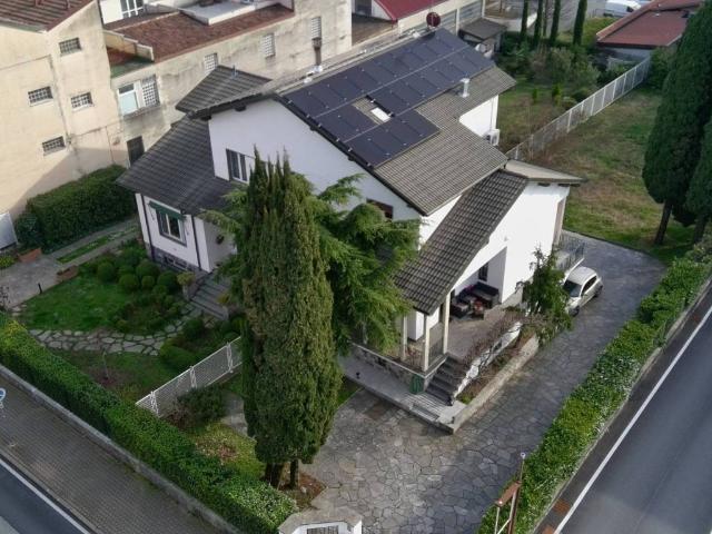 Villa Indipendente in vendita a Cassina Mariaga, Erba