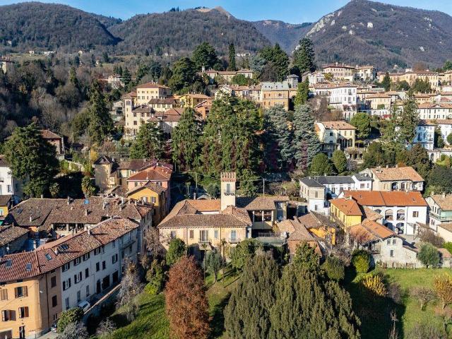 Villa Indipendente in vendita a Crevenna, Erba
