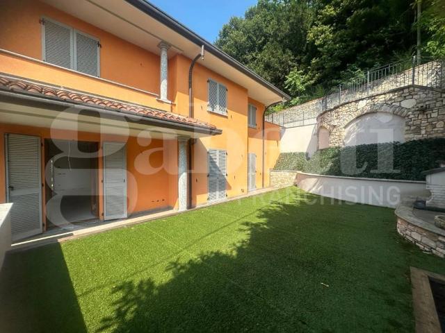 Villa Indipendente in vendita a Longone Al Segrino, Lombardia