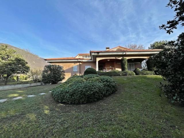 Villa Indipendente in vendita a Crevenna, Erba