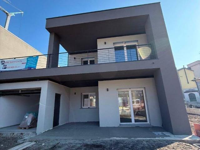 Villa Indipendente in vendita a Carpesino, Erba