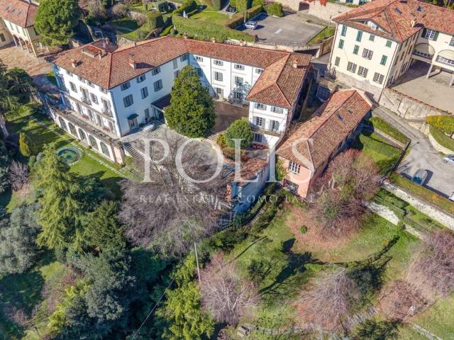 Villa Indipendente in vendita a Crevenna, Erba