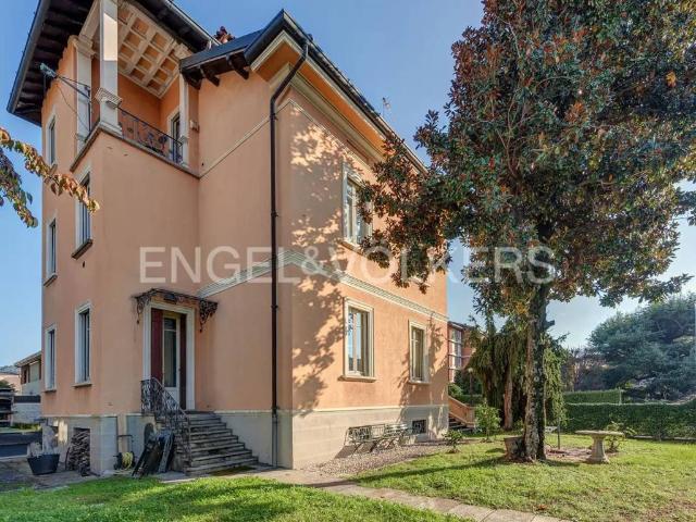 Villa Indipendente in vendita a Carpesino, Erba