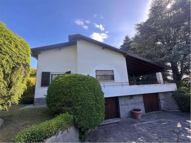 Villa Indipendente in vendita a Buccinigo, Erba