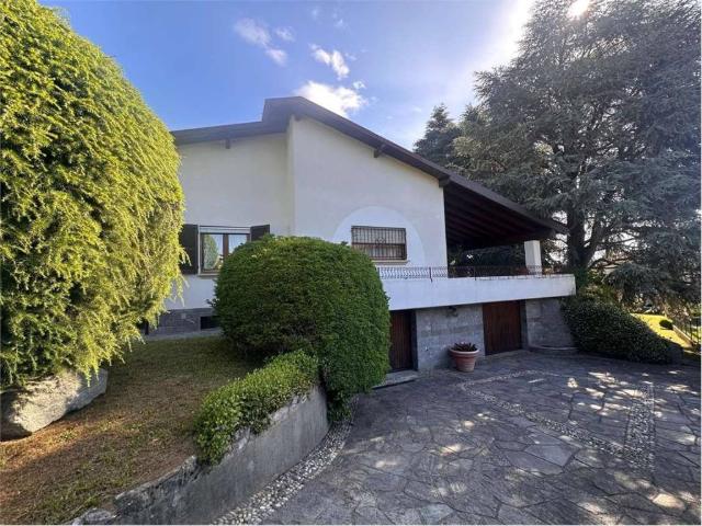 Villa Indipendente in vendita a Buccinigo, Erba