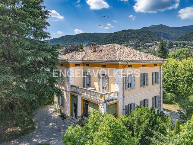 Villa Indipendente in vendita a Crevenna, Erba