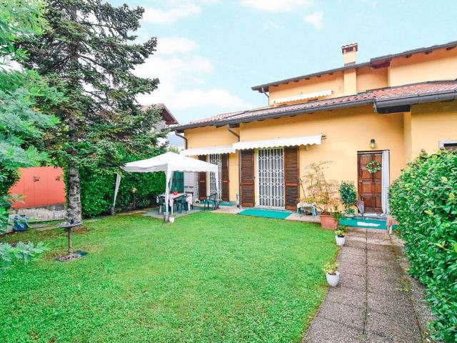 Villa Indipendente in vendita a Cassina Mariaga, Erba