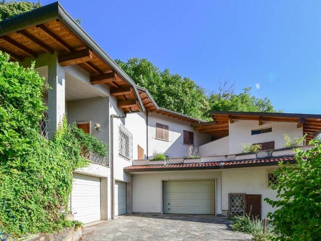 Villa Indipendente in vendita a Crevenna, Erba