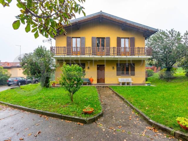 Villa Indipendente in vendita a Crevenna, Erba