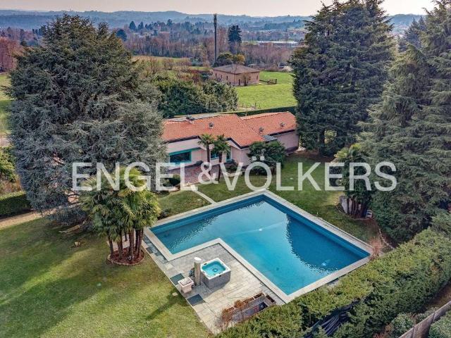 Villa Indipendente in vendita a Buccinigo, Erba
