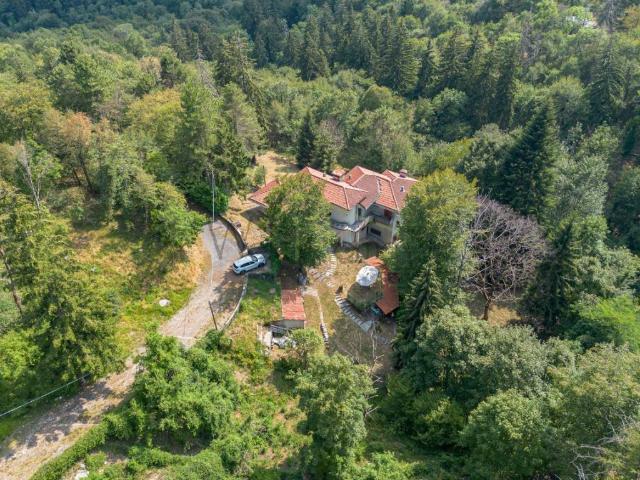 Villa Indipendente in vendita a Erba, Como