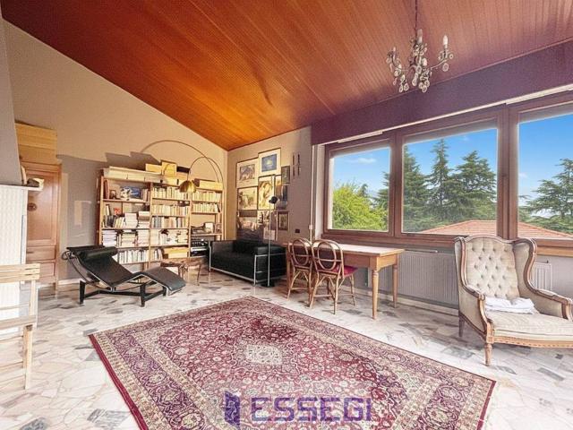 Villa Indipendente in vendita a Crevenna, Erba