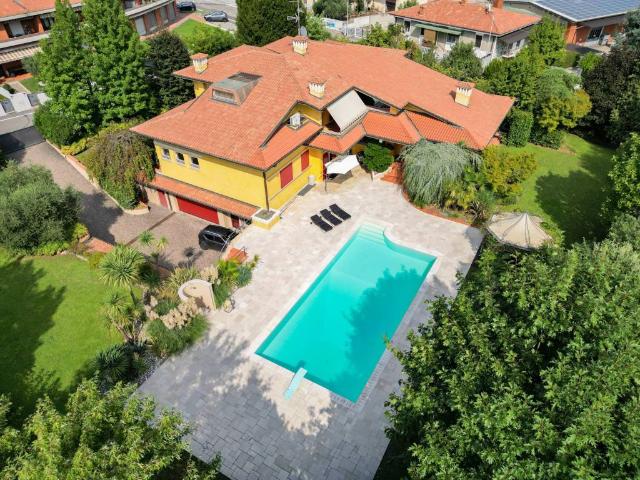 Villa Indipendente in vendita a Erbusco, Lombardia